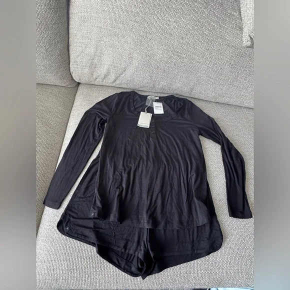 Women’s Barefoot dreams Malibu PJ set Medium - Picture 1 of 12